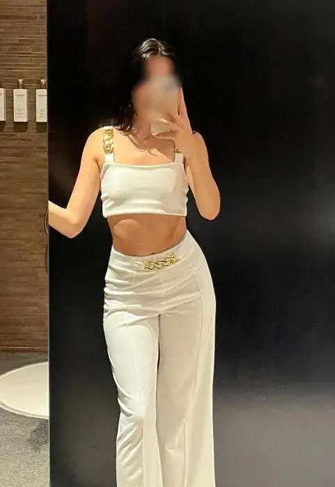 Escort Model Alma - 5