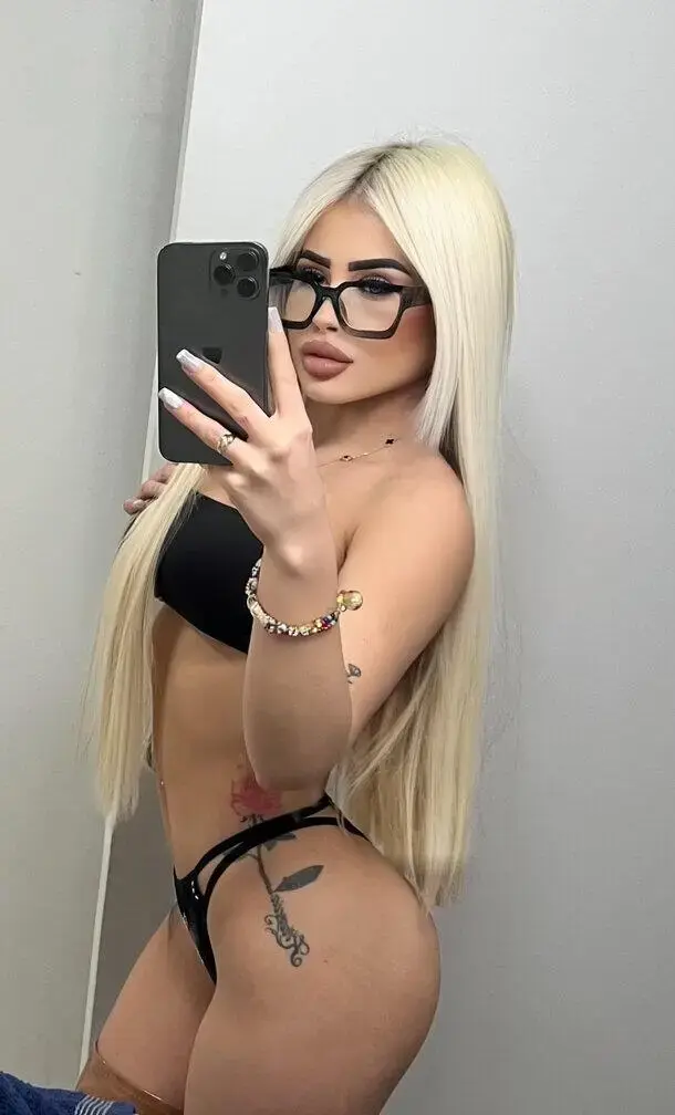 Escort Model Angie