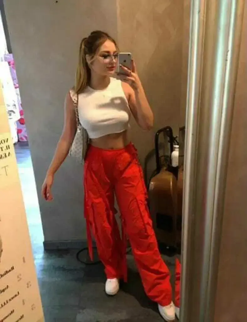 Escort Model Annia - 2