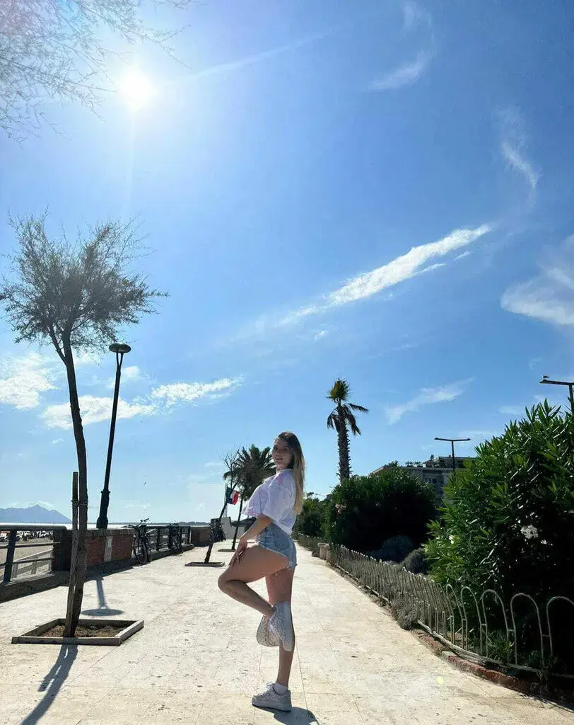 Escort Model Annia - 3