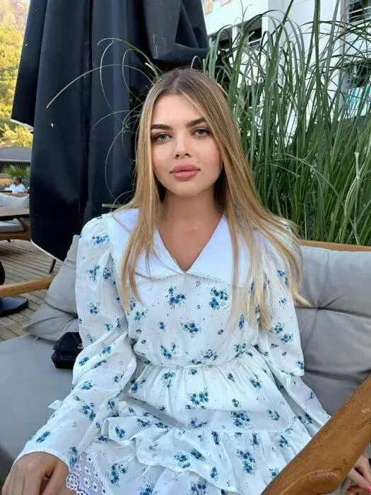 Escort Model Avery - 5