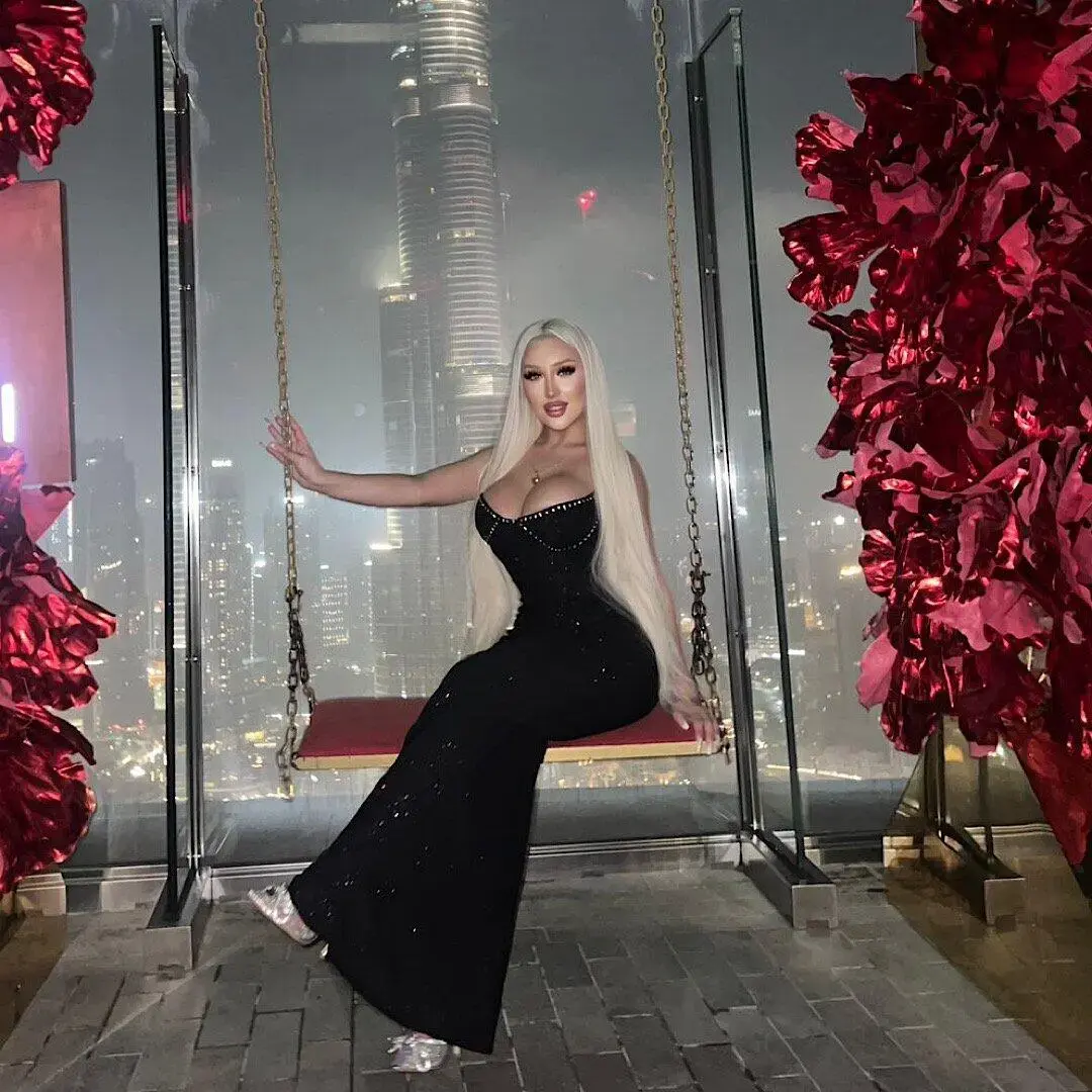 Escort Model Bella - 12