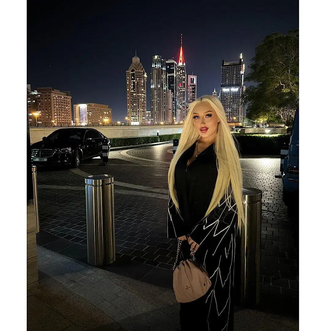 Escort Model Bella - 19