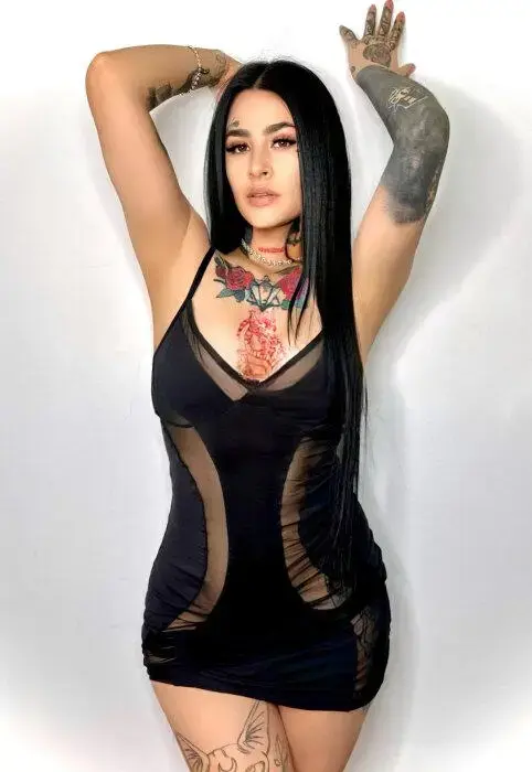 Escort Model Coral - 2