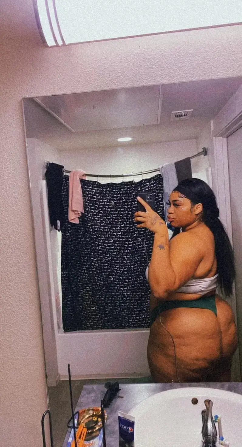 Escort Model Diamond - 2