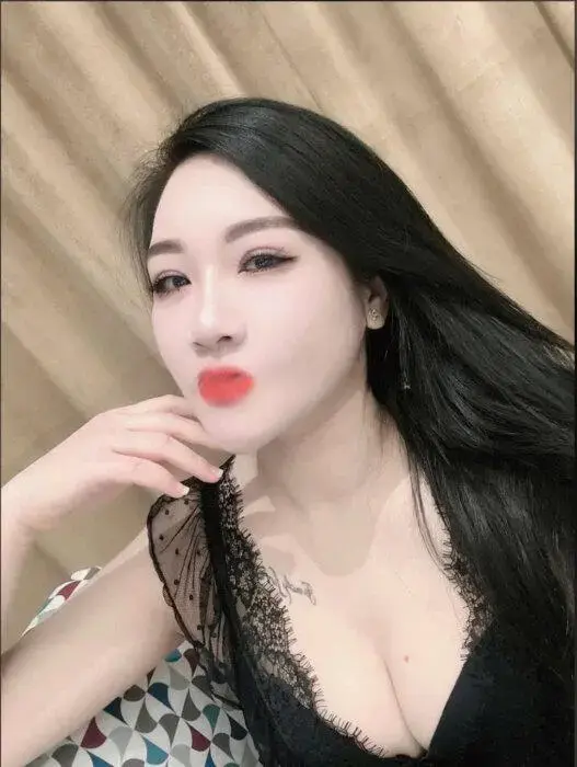 Escort Model Emmi