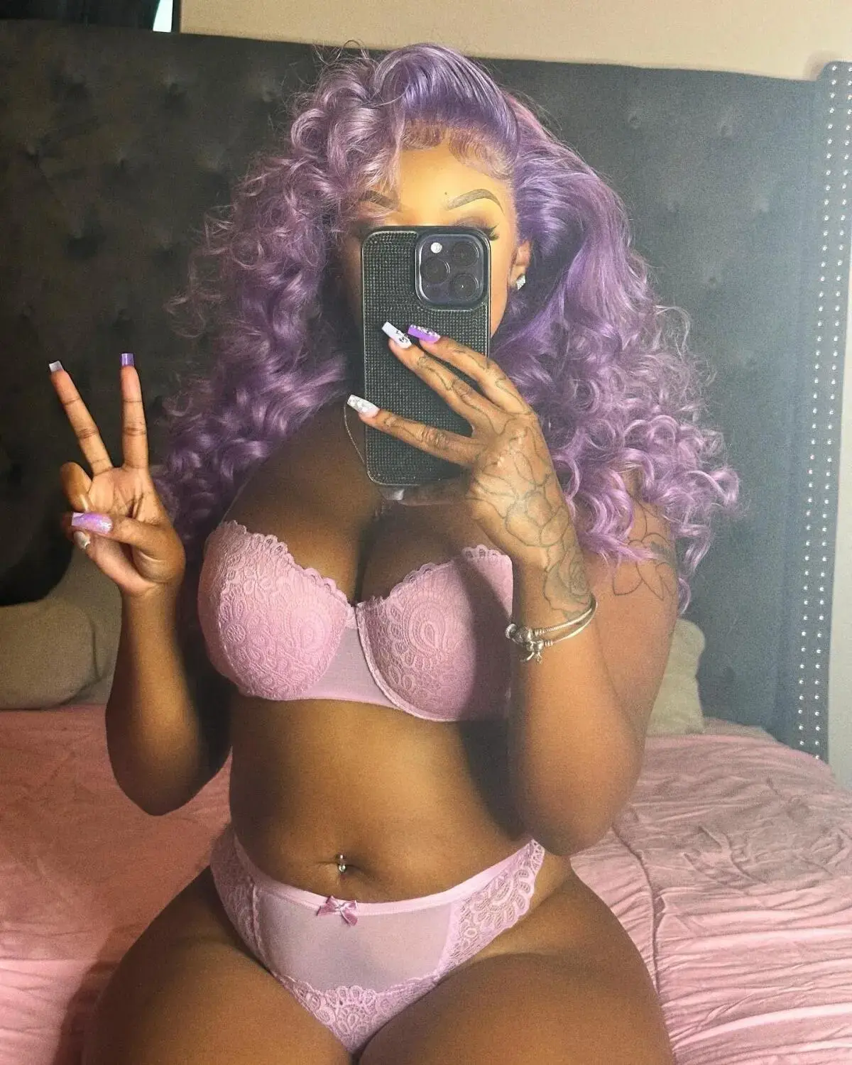 Escort Model Facelay