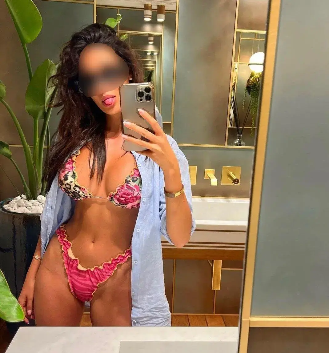 Escort Model Hana - 5