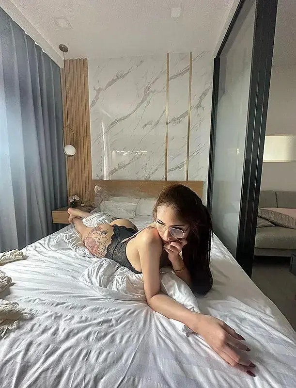 Escort Model ISABELLA - 3