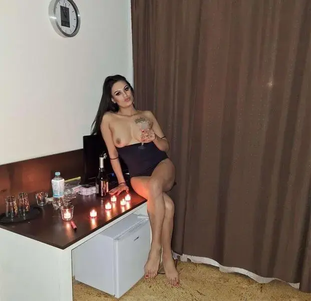 Escort Model Jenny - 4