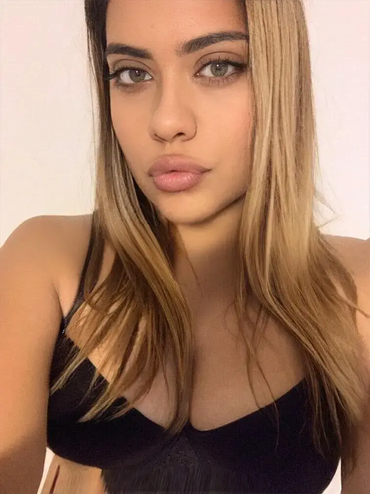 Escort Model Kami - 3