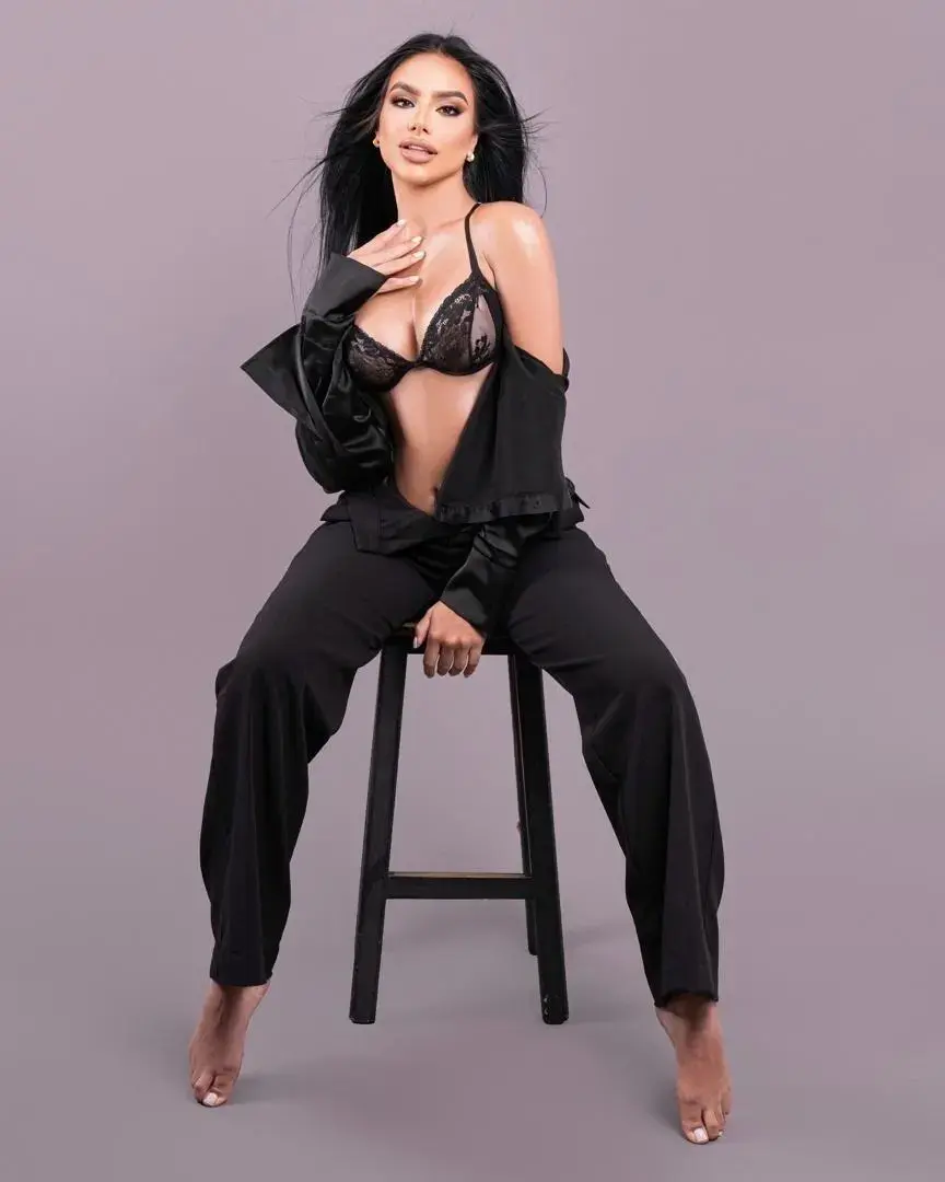 Escort Model Kendra - 6