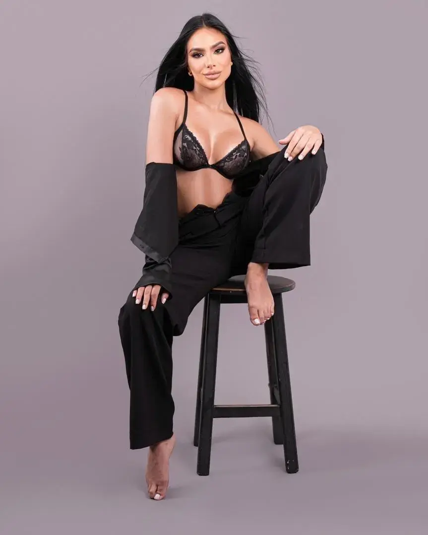 Escort Model Kendra - 8