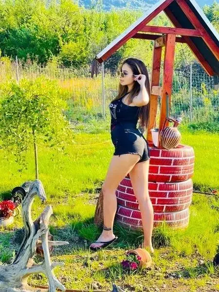 Escort Model LUSY - 5