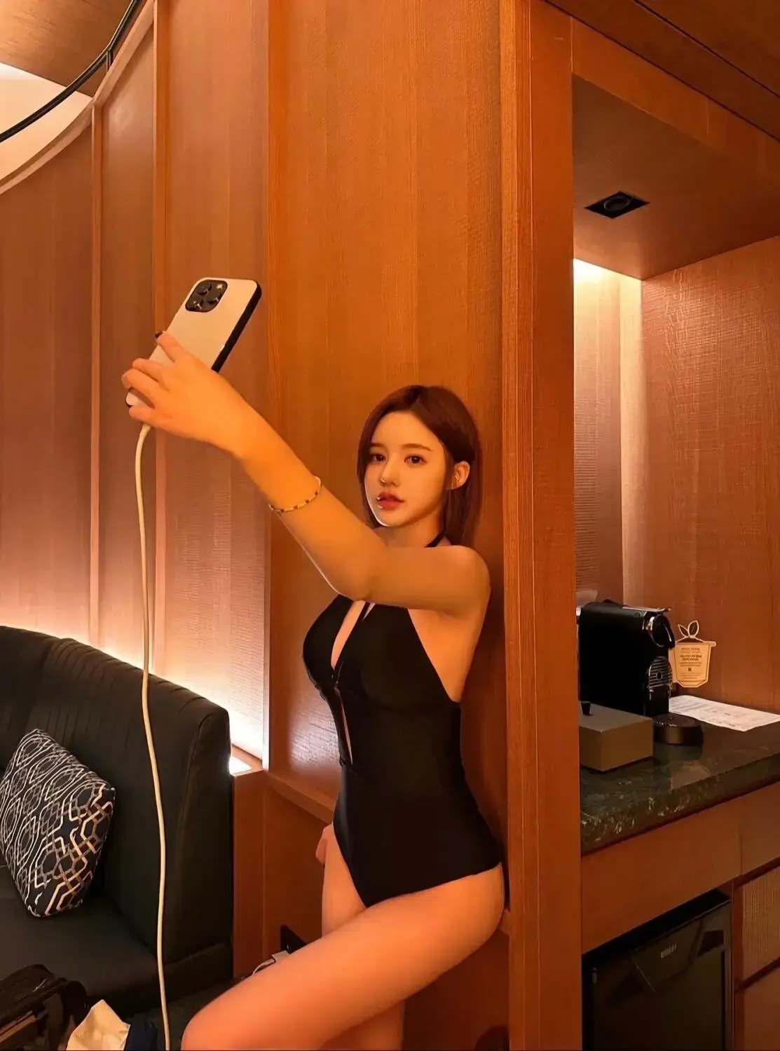 Escort Model Naomi - 2