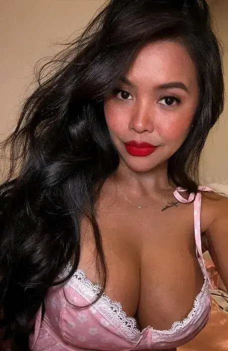 Escort Model Ngoc - 4