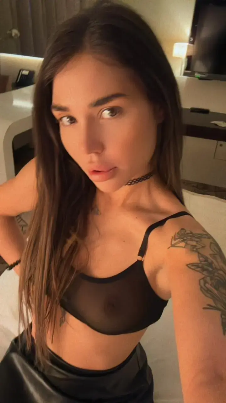 Escort Model Nikki Hottie