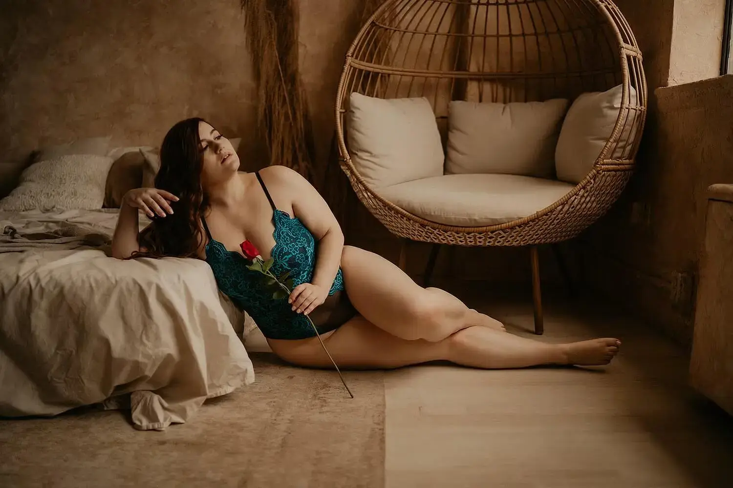 Escort Model Phoebe Blossom - 5