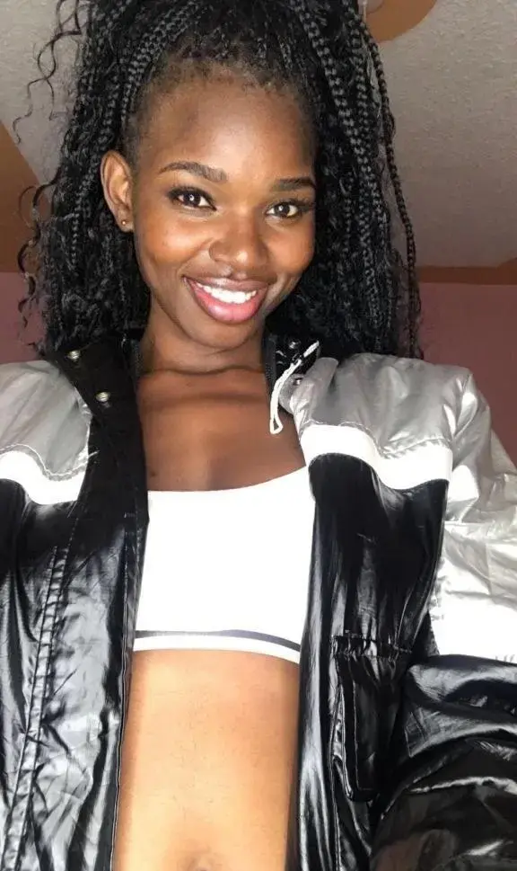 Escort Model Pressi - 4