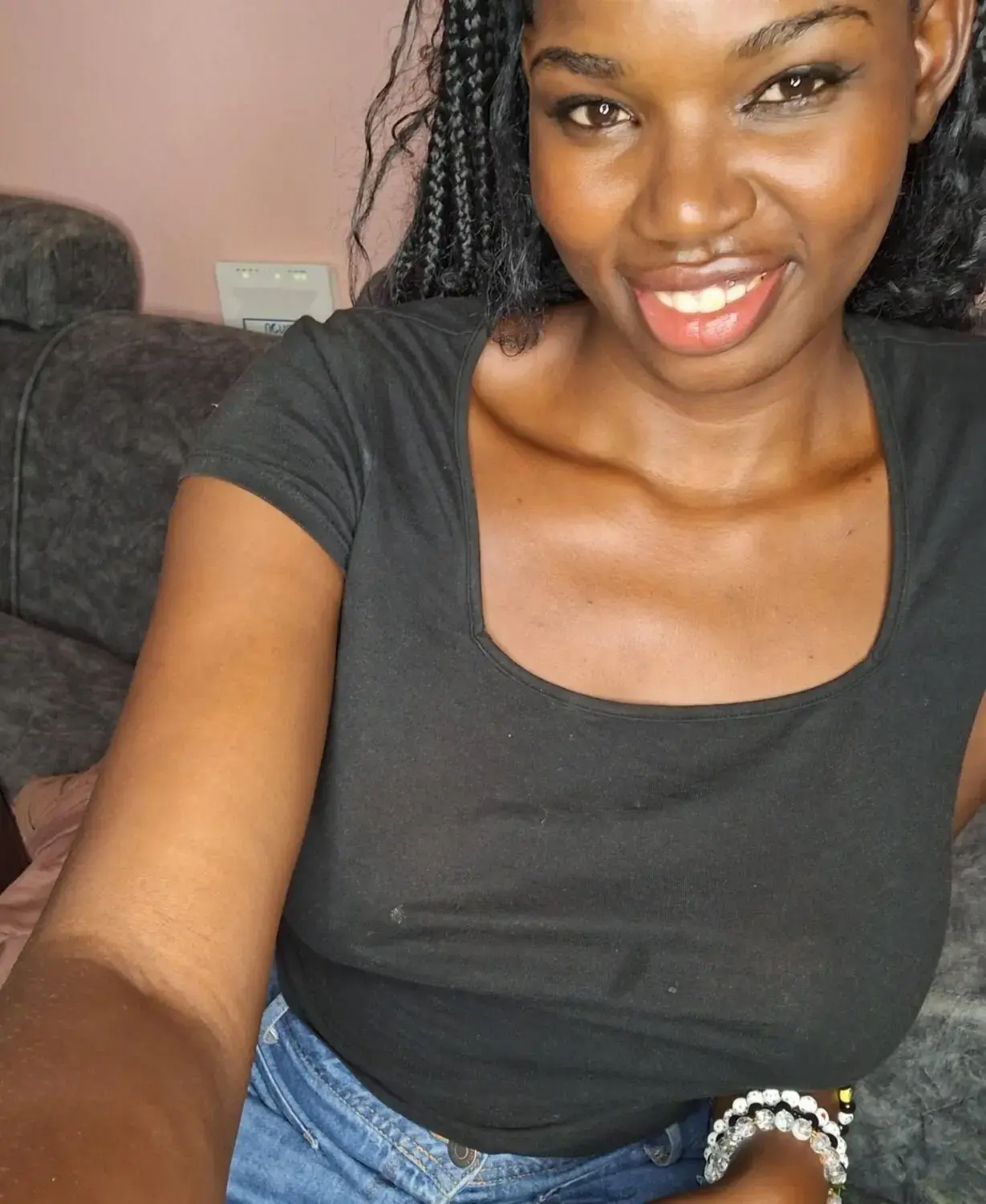 Escort Model Pressi - 2