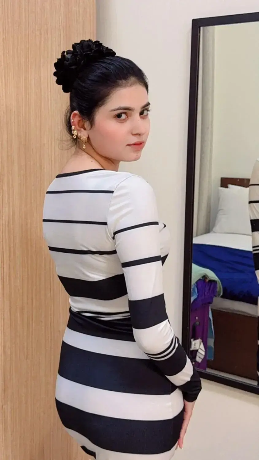 Escort Model Simi - 3