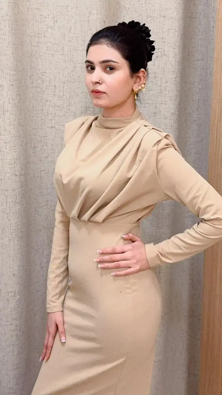 Escort Model Simi - 7