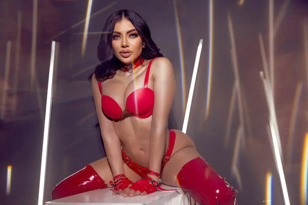Escort Model VICTORIA