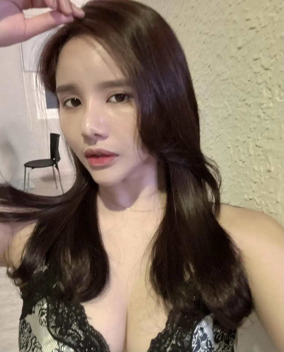 Escort Model Yelly
